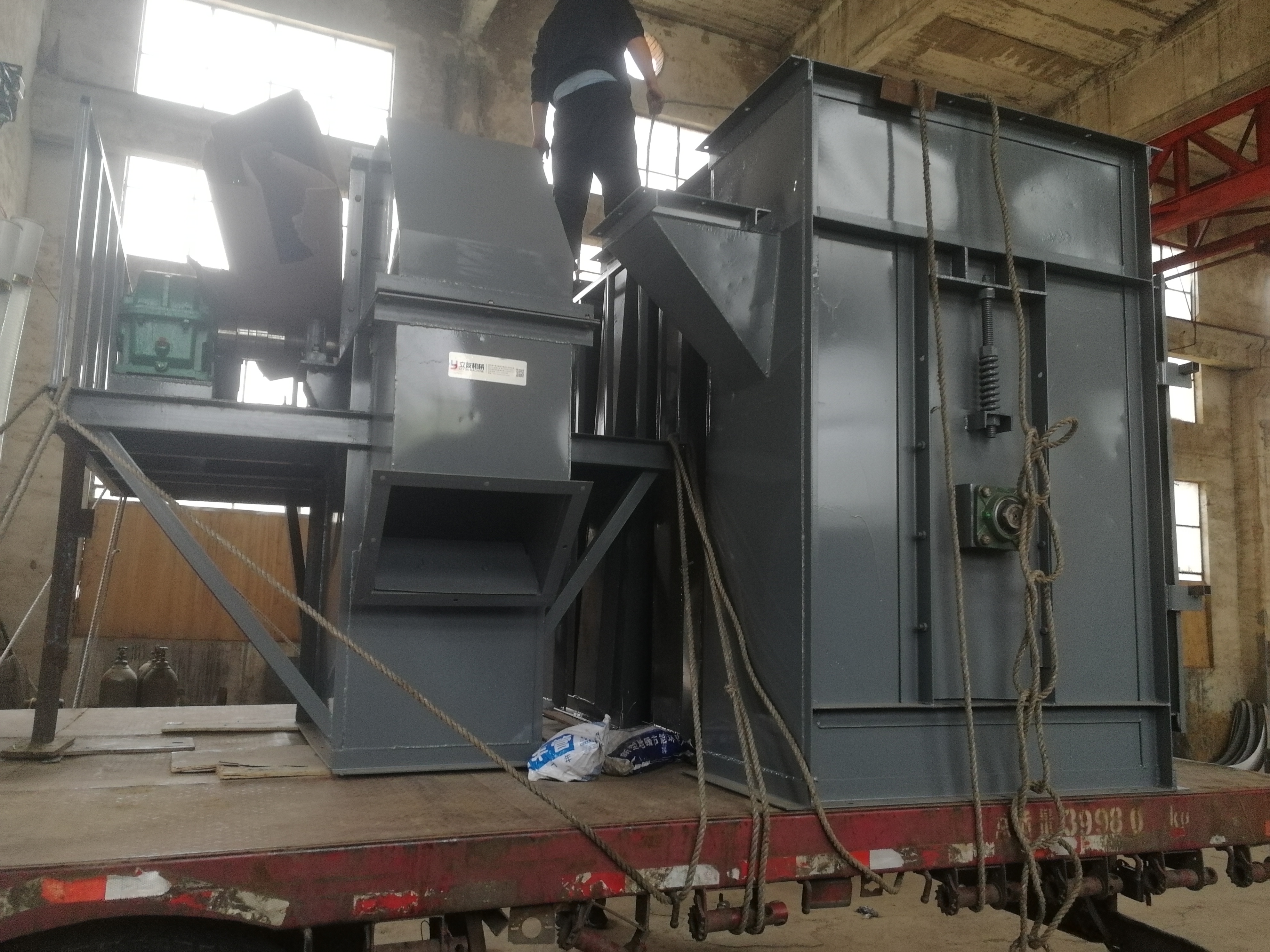 z型翻斗提升機相比其他提升機的優勢在哪里？ (翻斗式提升機視頻)